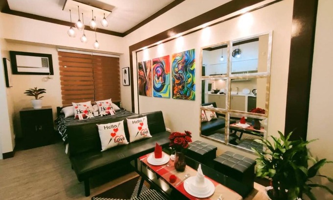 Muntinlupa Apartamento | King Bed Deluxe- Cozy & Stylish Place in the Metro