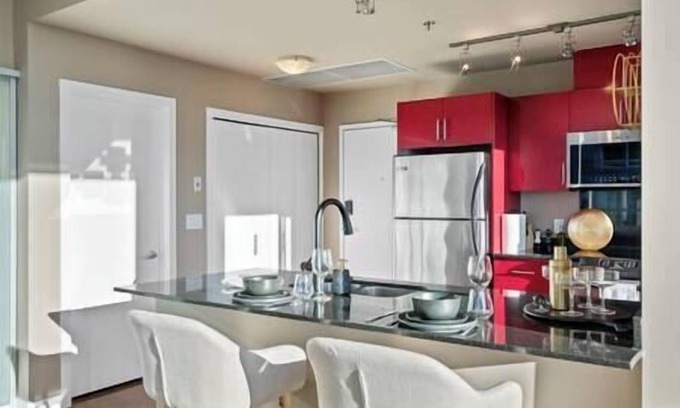 Victoria Park Apartamento | King Bed | DT Views | UG Park | Walk to Saddledome