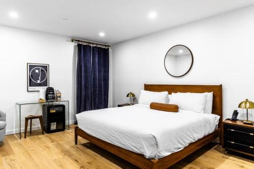 Bangor Apartamento | King Bed , DTWN, 50 in Roku TV , Fiber Internet, Room # 203