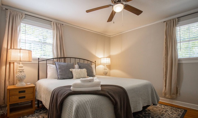 Taylors Casa | King Bed - Family Friendly - Grill - Fire Pit