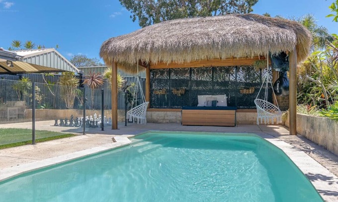 Warwick Casa | King bed - Fast wifi - Sleeps 8 - Pool table