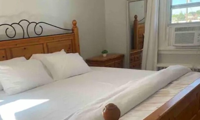 Foxcroft Square Apartamento | King Bed & Free Parking in Rhawnhurst!