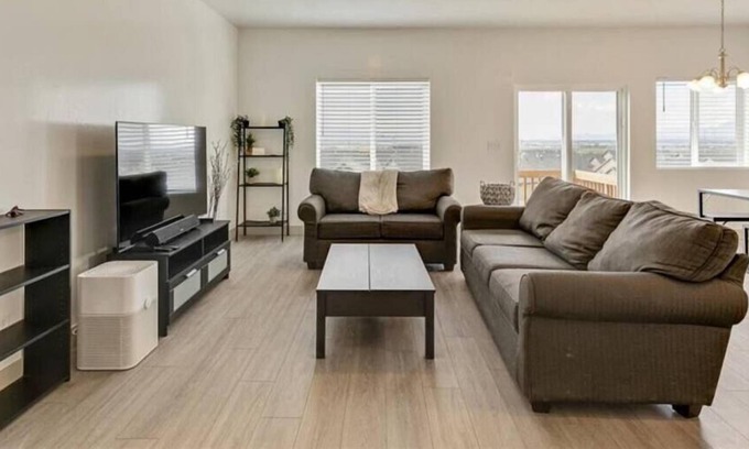 Spanish Fork Casa | King Bed| Full Kitchen!