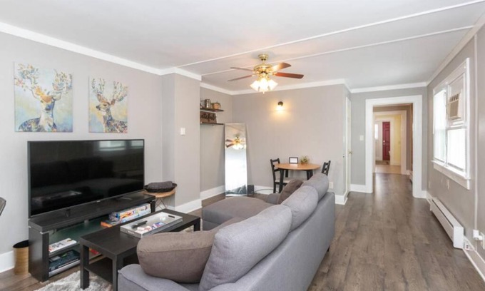 Indianapolis Apartamento | King Bed, Garfield Park , Red Line, Downtown Indy!