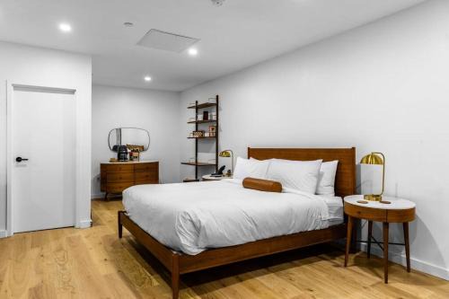 Bangor Apartamento | King Bed, Historic Hotel, Bangor, Room # 101
