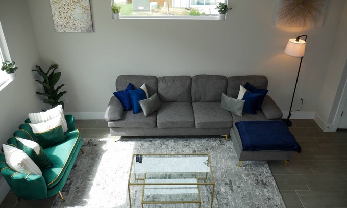 Terrell Heights Casa | King Bed, Minutes from Downtown and Pearl, Entire House