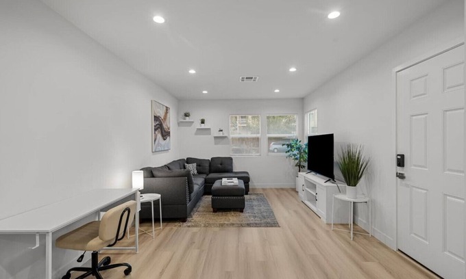 Burbank Apartamento | King Bed Near Universal Studios | In-Unit W/D 2002
