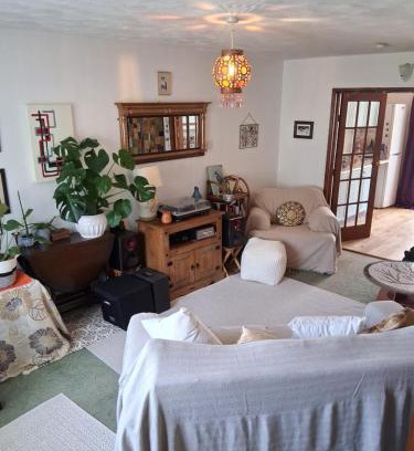 Borth Casa | King bed, opposite the beach