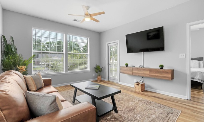 Carolina Forest Condominio | King Bed - River Oaks Golf Club W/D, Pool, Hot Tub Clean!