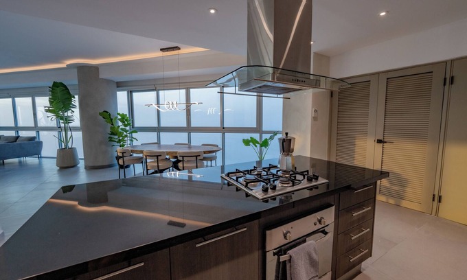 Calidonia Apartamento | King Bed Suite / 280 Degree View / 500mbs WiFi