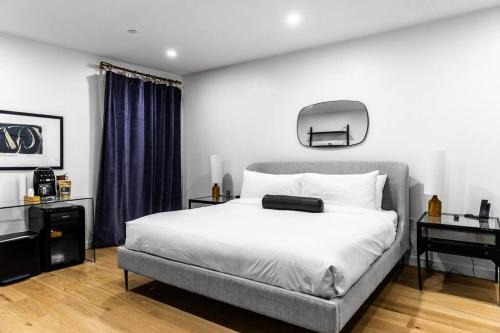 Bangor Apartamento | King Bed, The Phenix Historic DWTN Hotel, Room # 304