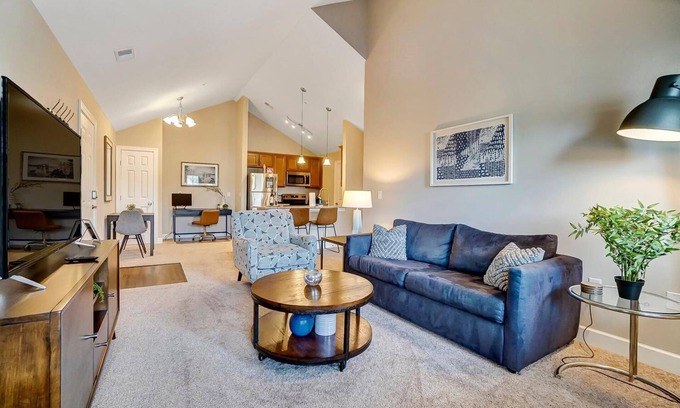 Westerville Apartamento | *King Bed*Top Floor*Washer+Dryer*Balcony*WiFi*