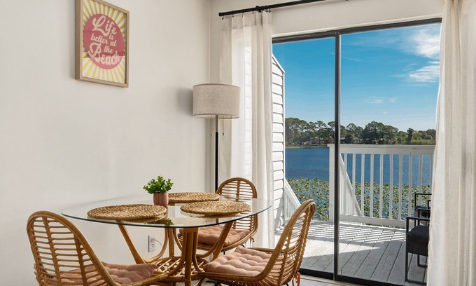 El Centro Beach Condominio | King Bed W/Pool - Close to the Beach - Fast Wi-Fi