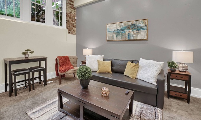 Joaquin Apartamento | Centro de Provo | Cama King | WiFi a 300 Mbps | 50 "4KTV | Walk Score 90