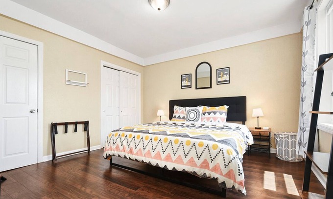 East Allegheny Casa | ★King Bed★Free Off Street Parking!★Pro Cleaning!★