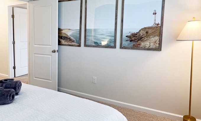 Cape May Court House Casa | King Beds, Family Dining Table, Fenced Yard, Driveway Parking, Near all Beaches