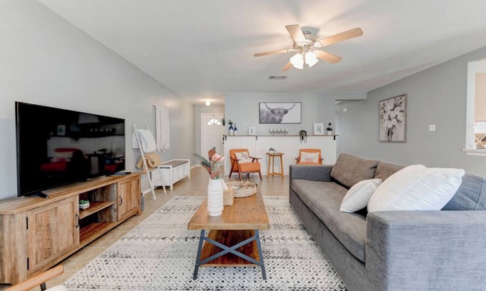 Deer Creek Ranch Casa | Designer Home on Quiet St w/ Spacious Backyard*