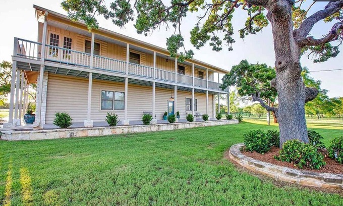 Fredericksburg Casa | King Beds, Game Room, On 290, Large Estate, Kitchen