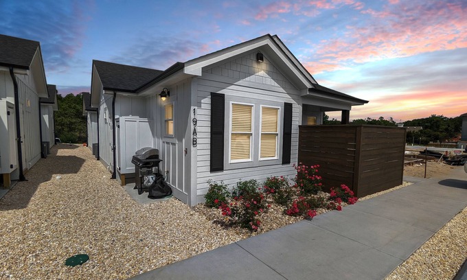 Corolla Light Cabaña | King & Bunk Beds, Beach Parking Pass, & Pets Stay Free