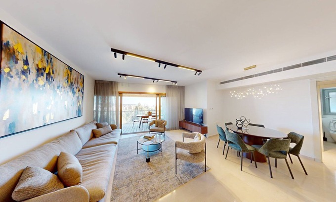 Mamilla Apartamento | ♦King David Residences♦Stunning 2-Bdr with Balcony & Views♦