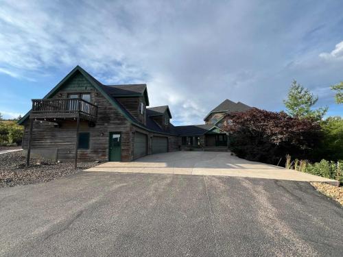 Pocatello Casa | King Home- Mountain Oasis Pool & Views