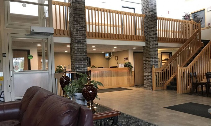Thorp Casa | King Jacuzzi Room at FairBridge Inn & Suites Thorp