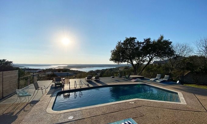 Vista Grande Casa | Rey de la colina @ Lake Travis! Piscina, spa, vistas del atardecer sobre Arkansas Bend.