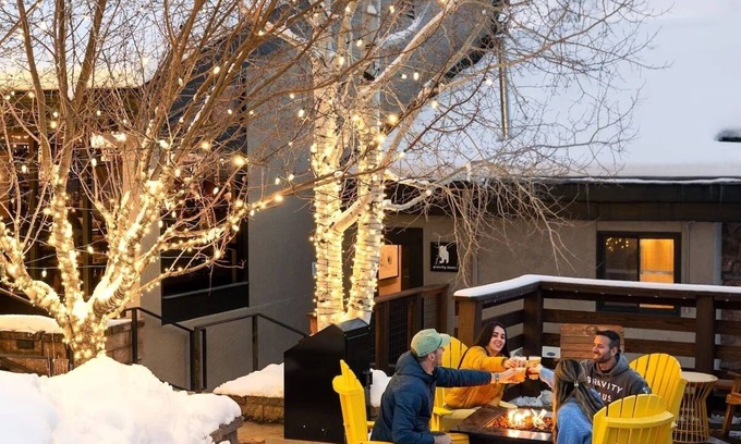 Steamboat Springs Hotel | King Pool View Room, Gravity Haus, Relaxing Hot Tub, Gondola Proximity