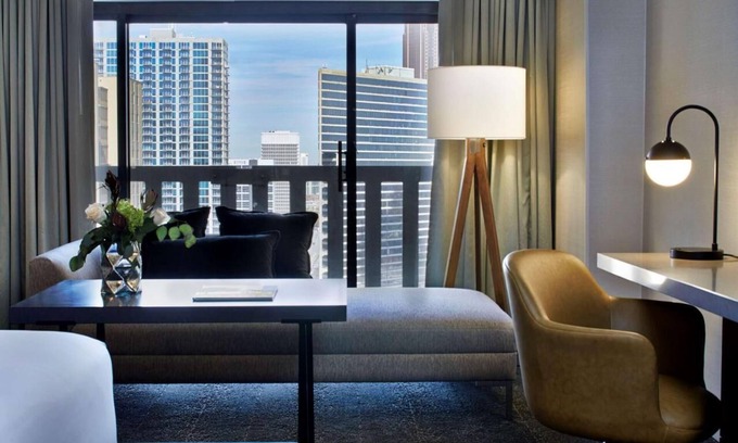 Peachtree Center Casa | King Room at a 4⭐️ Hotel
