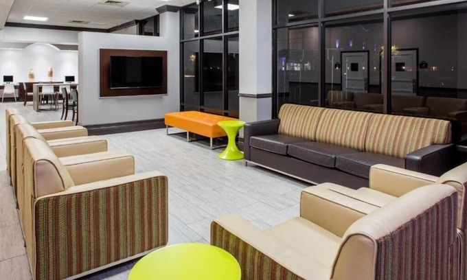 Orlando Apartamento | King Room Near Waffle House ORL