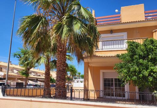 Santiago de la Ribera Casa | King`s Apartments