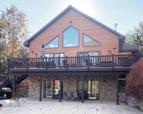 Necedah Casa | King's Castle - Lake Cabin with Beach, Dock, Kayaks, Game Rm and Bar