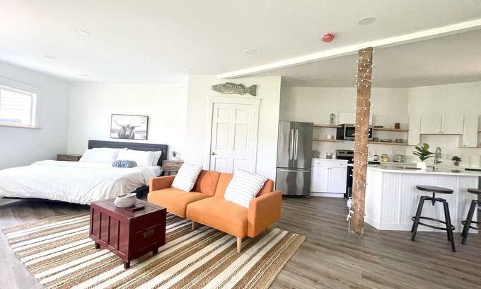 Topsham Apartamento | King size Bed Big Smile Big Sunshine 1st FL Washer&Dryer