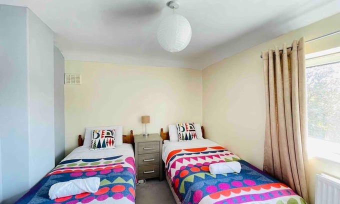 St Ives Casa | King size bed Fast Wi Fi, Garden space, parking,