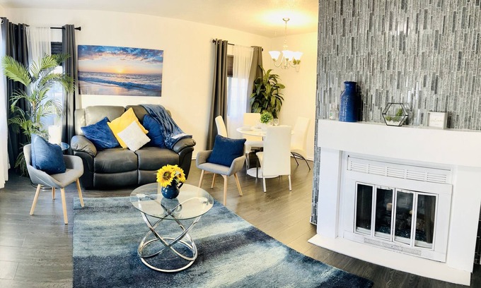 South Gate Casa | * King size bed * HOME AWAY FROM HOME
