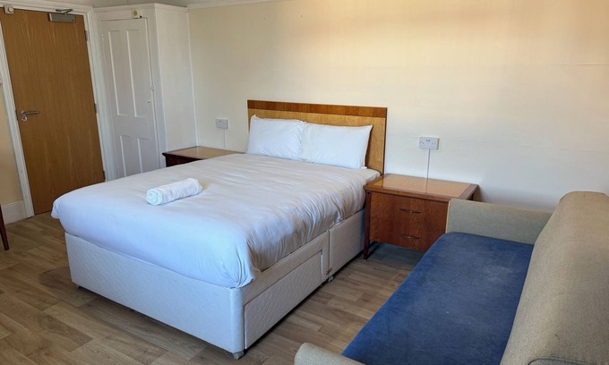 Ewell Casa | King Size Room with Wash Basin