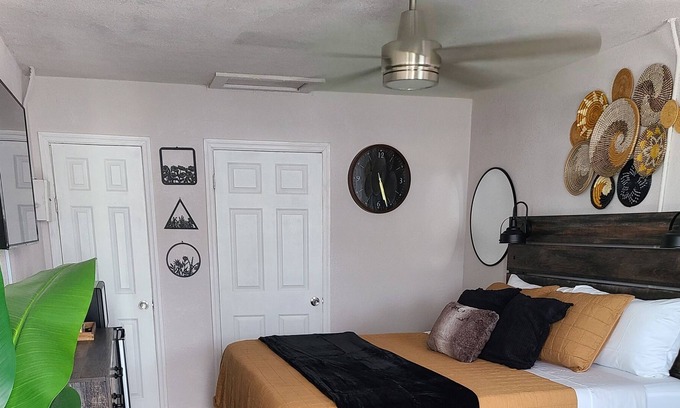 Bryant Casa | King Size Studio - Comfy Clean and by Lake Okeechobee
