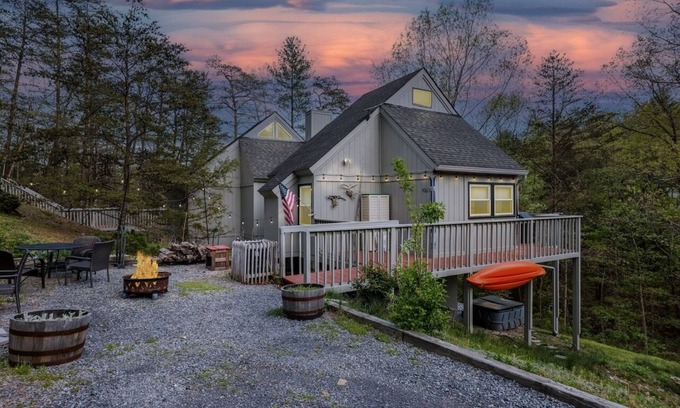 Lake Laura Chalet De Esquí | King St. Chalet Hot Tub Sauna Lake Access!