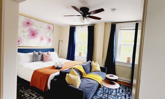 Old Town West Apartamento | King St Fashionable Unit. Location is Key! Be In The Center Of All The Action
