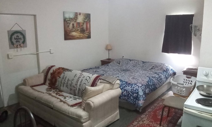 Fellowship Apartamento | King Studio Near Canyon Zipline, Juniper, Silver Springs -Level 2 EV Car Charger
