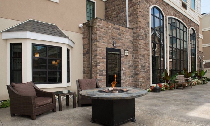 North Wales Apartamento | King Studio | Pool & Hot Tub Access
