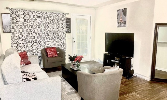Clarkdale Apartamento | King suite 3BDRM 2Bath 5 beds 15 mins from downtown Atl & Mercedes-Benz Stadium