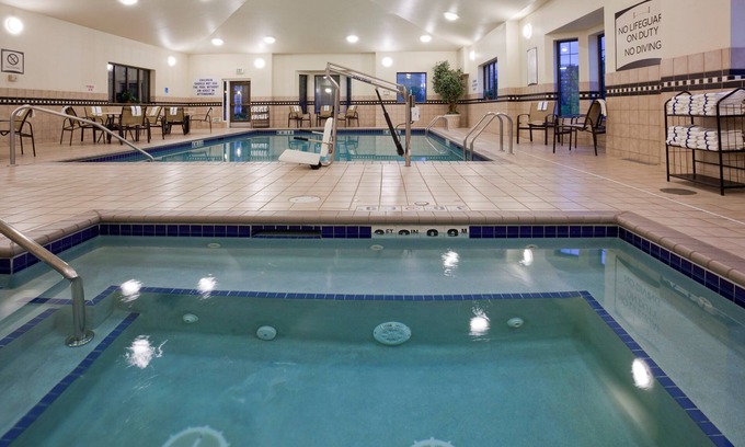 West Bloomington Condominio | Suite King. Desayuno gratis. Piscina y jacuzzi. Transporte gratuito al centro comercial de América. Retiro relajante!