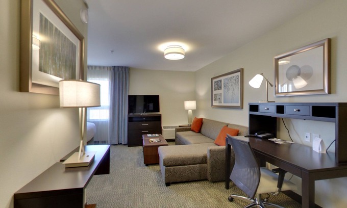 Madison Apartamento | Suite King. Desayuno gratis. Piscina con tobogán. ¡Cerca del jardín botánico de Olbrich!