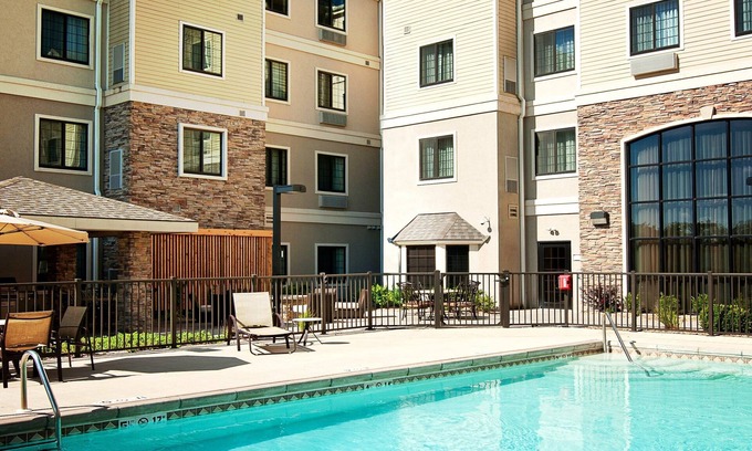 Greenwich Condominio | King Suite. Free Breakfast. Outdoor Pool.
