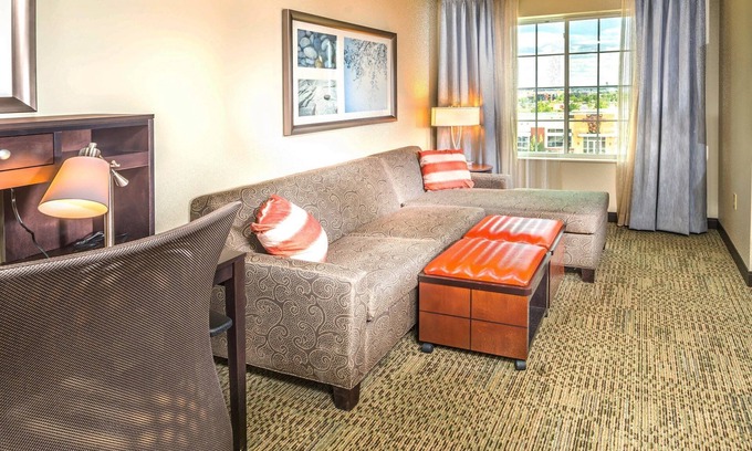 Northfield Apartamento | Movilidad Suite King Accesible | Acceso a la piscina cubierta + desayuno de cortesía!