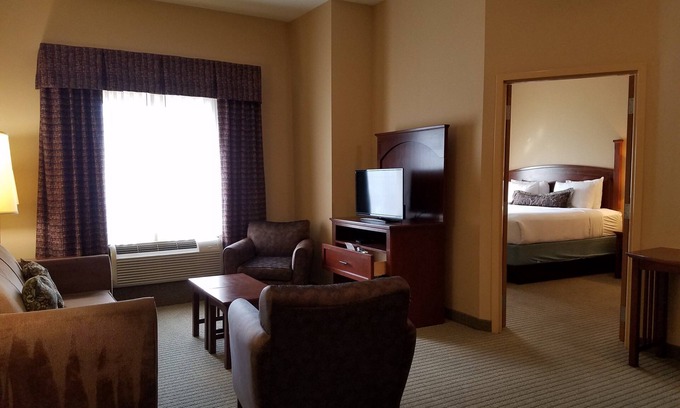 Rogers Condominio | King Suite. Free Breakfast. Gym. Great for Business Travelers!