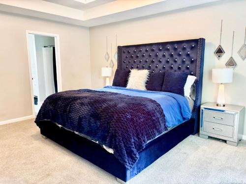 Ellenwood Casa | King Suite - Game Room - Gym - Private Bath - Hot Tub