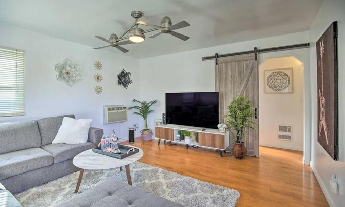 Pacific Beach Casa | King Suite Pacific Beach modern Oasis