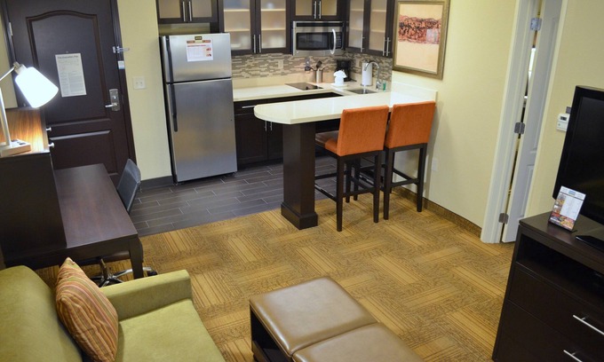 Longview Condominio | Suite King con ducha adaptada. Desayuno gratis. Piscina cubierta y bañera de hidromasaje.
